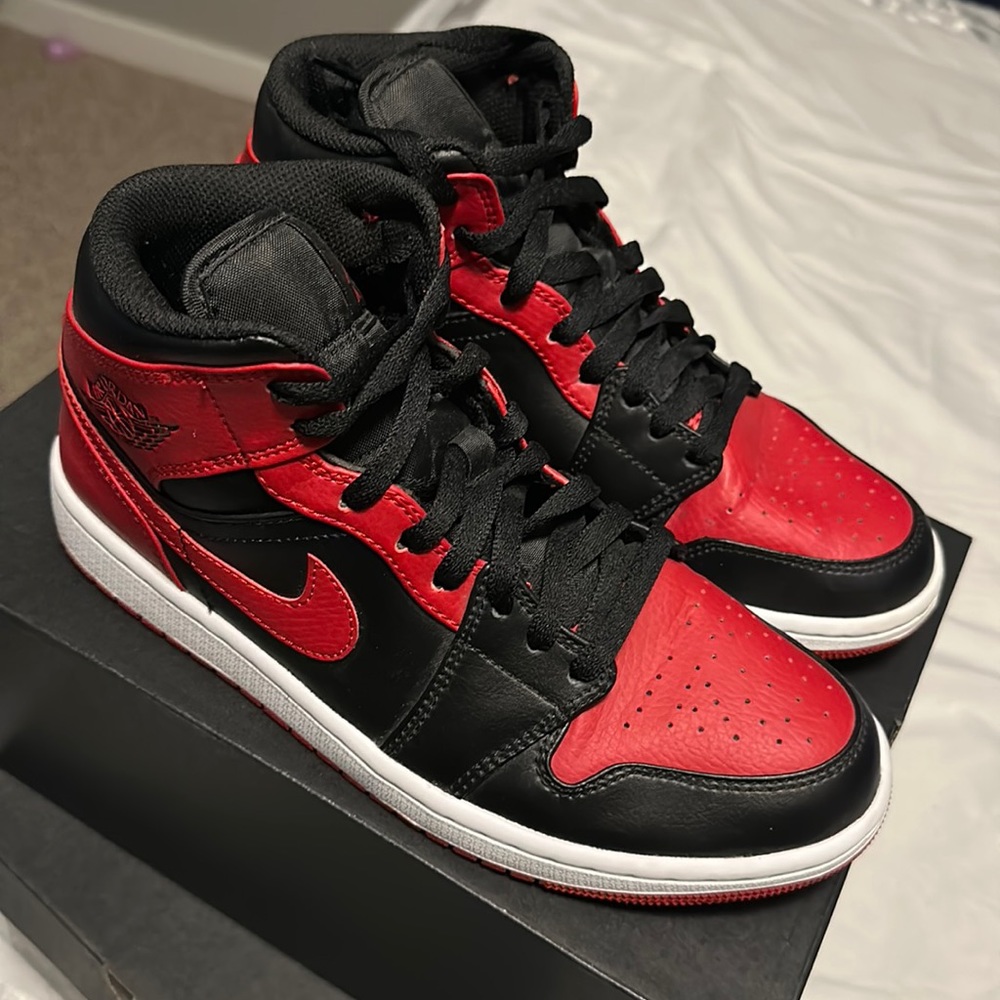Air Jordan 1 Mid Banned